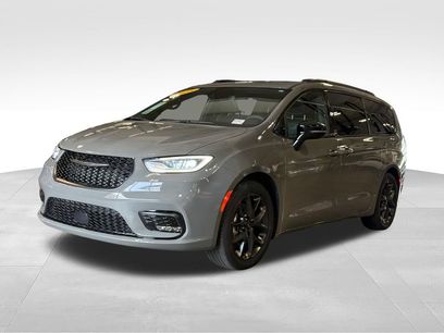 Used 2025 Chrysler Pacifica Limited