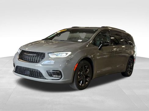 Used 2025 Chrysler Pacifica Limited FWD image 1