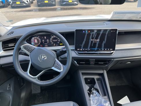 New 2026 Volkswagen Tiguan SE image 23