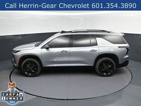 Used 2024 Chevrolet Traverse RS image 32