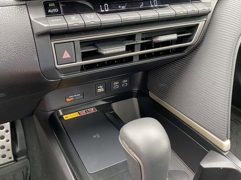 Used 2025 Toyota Camry SE w/ Convenience Package FWD image 26