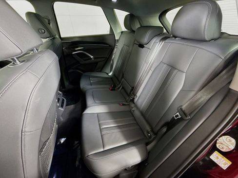 Used 2025 Audi Q5 Premium w/ Convenience Package image 19