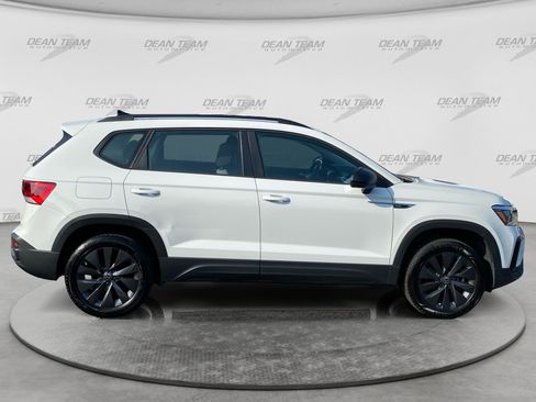 Used 2024 Volkswagen Taos S FWD image 9