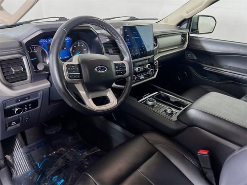 Used 2024 Ford Expedition Max XLT image 10