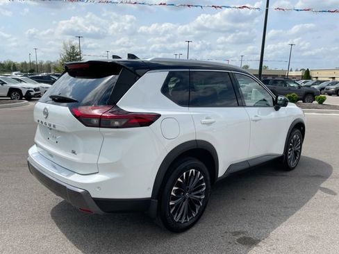 Used 2025 Nissan Rogue SL w/ Tech Package image 5