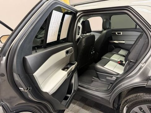 Used 2023 Ford Explorer XLT w/ Equipment Group 202A AWD/4WD image 18