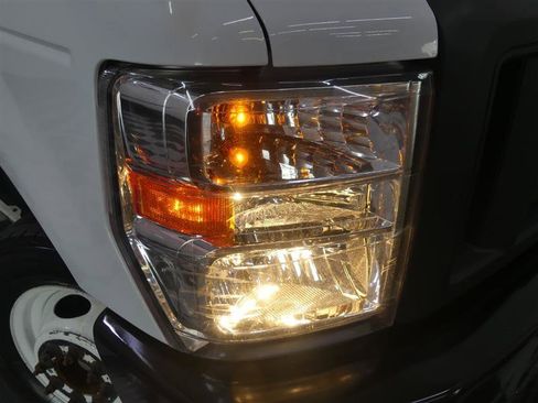 Used 2019 Ford E-350 and Econoline 350 Super Duty RWD image 16