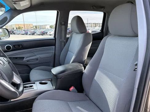 Used 2014 Toyota Tacoma PreRunner w/ SR5 Package image 17