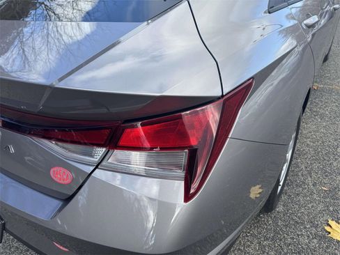 Certified 2021 Hyundai Elantra SE image 10