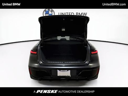Used 2023 BMW i7 xDrive60 AWD/4WD image 14