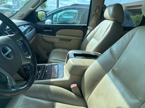 Used 2010 GMC Yukon Denali AWD/4WD image 4