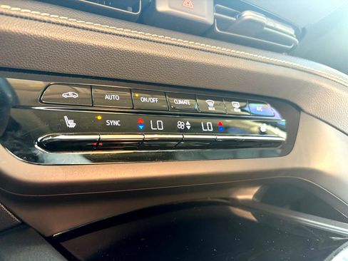 Used 2021 Buick Envision Essence w/ Technology Package I image 17