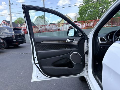 Used 2020 Jeep Grand Cherokee Summit AWD/4WD image 13
