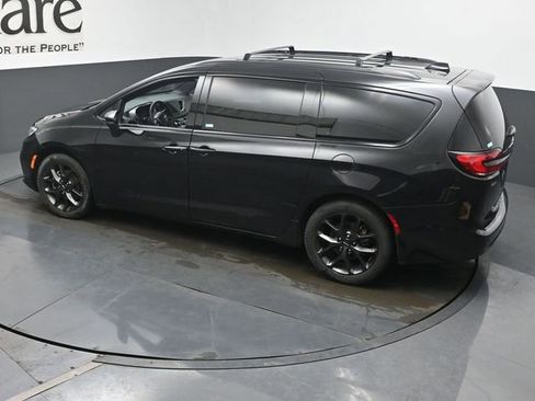 Used 2023 Chrysler Pacifica Touring-L w/ S Appearance Package FWD image 42