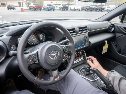 New 2026 Toyota GR86 Premium RWD image 5