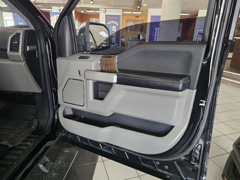 Used 2017 Ford F150 Lariat w/ Equipment Group 502A Luxury AWD/4WD image 13