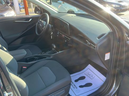 Used 2025 Kia Niro LX FWD image 8