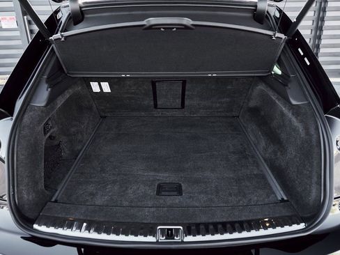 Used 2023 Bentley Bentayga Extended Wheelbase image 17