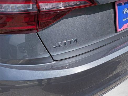 Used 2020 Volkswagen Jetta SE w/ SE Cold Weather Package FWD image 11