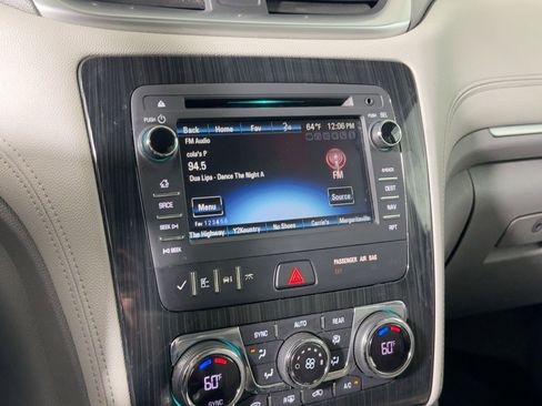 Used 2015 Chevrolet Traverse LT image 22