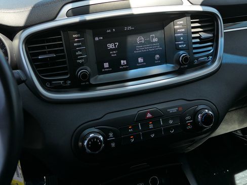 Used 2019 Kia Sorento FWD image 18