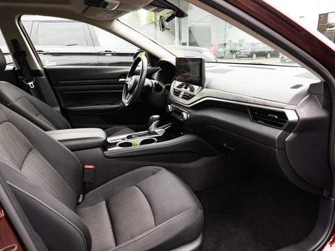 Used 2024 Nissan Altima 2.5 SV w/ SV Premium Package FWD image 25