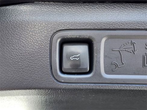 Used 2022 Ford Expedition XLT image 36