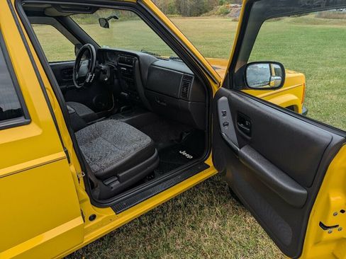 Used 2001 Jeep Cherokee Sport image 38
