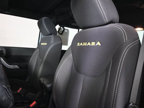 Used 2014 Jeep Wrangler Unlimited Sahara w/ Connectivity Group image 22