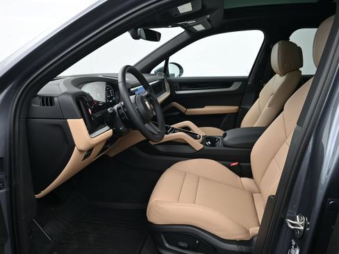 Certified 2026 Porsche Cayenne AWD/4WD image 4