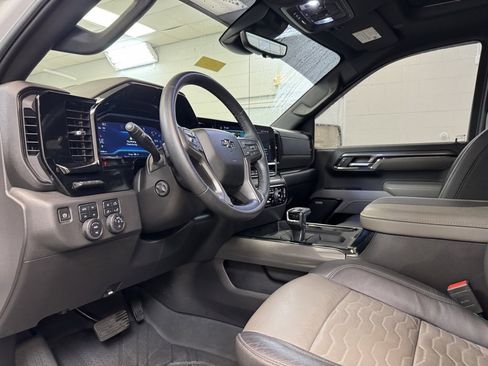 Used 2024 Chevrolet Silverado 1500 ZR2 w/ Technology Package image 14