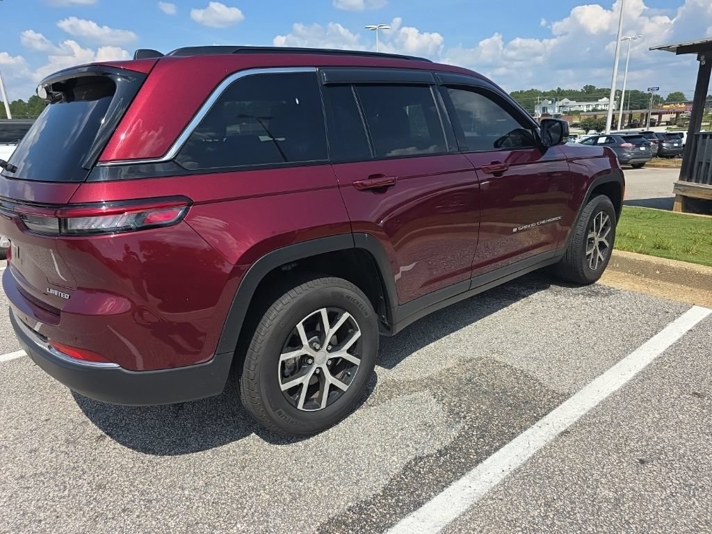 Used 2024 Jeep Grand Cherokee Limited w/ Luxury Tech Group II RWD image 11