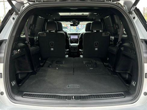 Used 2024 Jeep Grand Cherokee L Limited w/ Luxury Tech Group II image 27