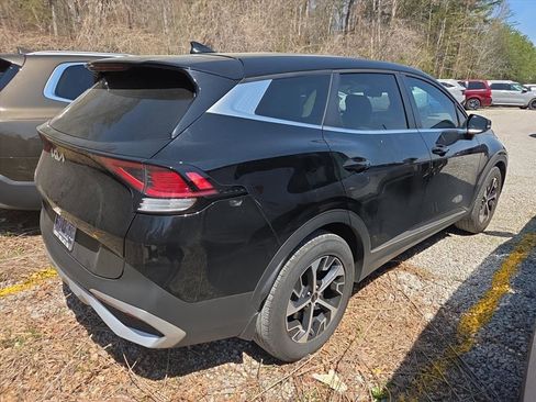 Used 2025 Kia Sportage EX image 4