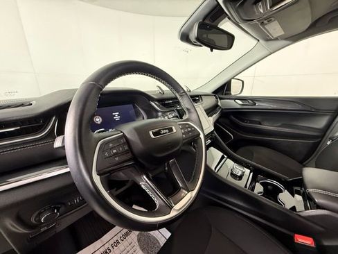 Used 2022 Jeep Grand Cherokee Laredo w/ Luxury Tech Group I image 6