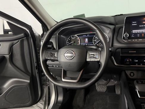Used 2025 Nissan Rogue SV FWD image 15