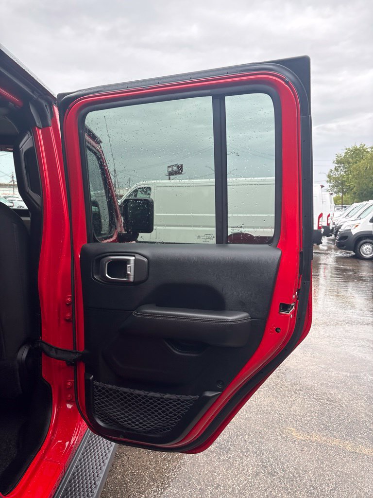 Used 2019 Jeep Wrangler Unlimited Sahara AWD/4WD image 19