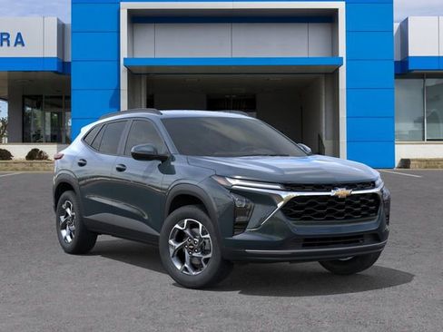 New 2026 Chevrolet Trax LT w/ Driver Confidence Package FWD image 7