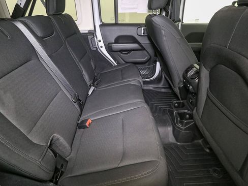 Used 2022 Jeep Wrangler Unlimited Sahara w/ LED Lighting Group AWD/4WD image 23