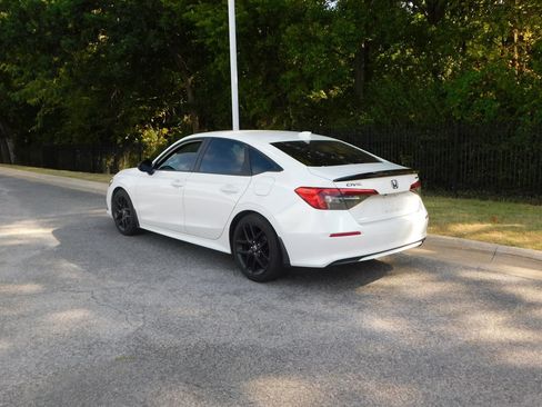 Used 2023 Honda Civic Sport image 3
