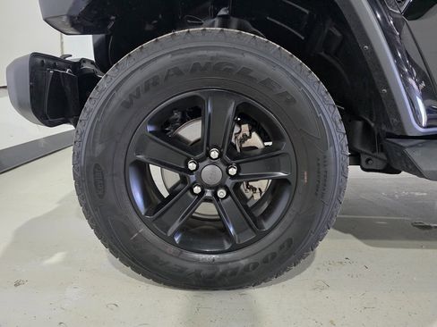 Used 2021 Jeep Wrangler Unlimited Sahara w/ Uconnect 4C Nav & Sound Group image 8