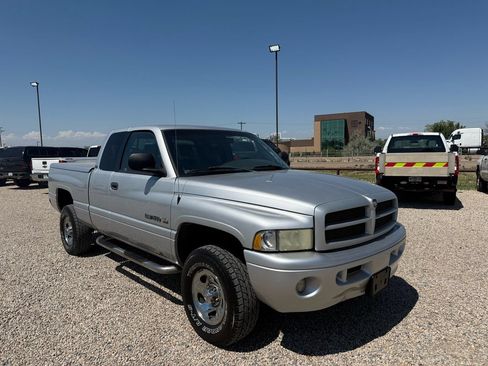 Used 2001 Dodge Ram 1500 Truck 4x4 Quad Cab image 2