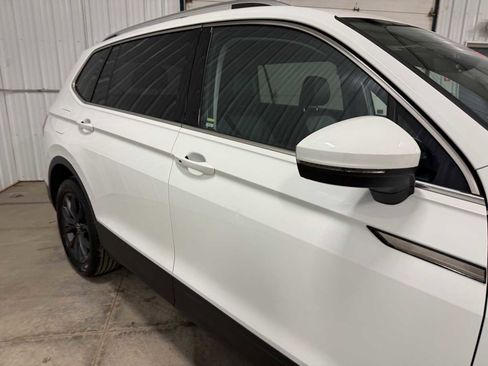 Certified 2022 Volkswagen Tiguan SE image 11