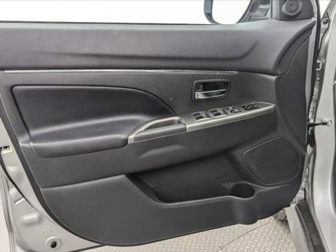 Used 2023 Mitsubishi Outlander Sport ES image 13