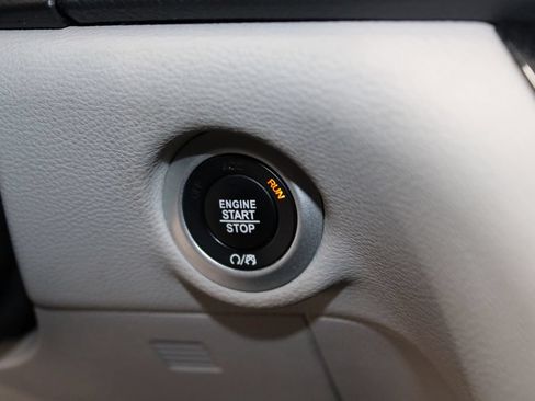 Used 2023 Chrysler Pacifica Touring-L FWD image 31