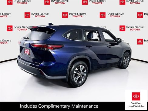 Certified 2025 Toyota Highlander XLE image 6