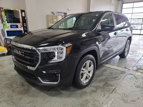 Used 2022 GMC Terrain SLE image 2