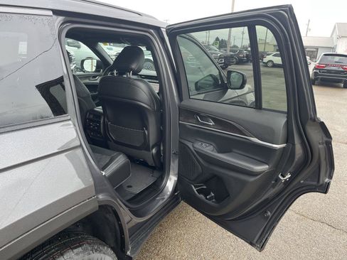 New 2026 Jeep Grand Cherokee Altitude AWD/4WD image 37