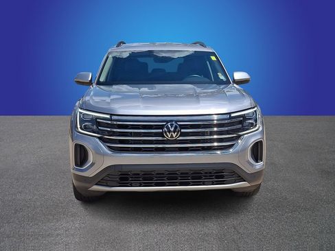 Used 2025 Volkswagen Atlas SE FWD image 2