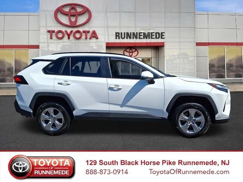Used 2024 Toyota RAV4 XLE FWD image 7